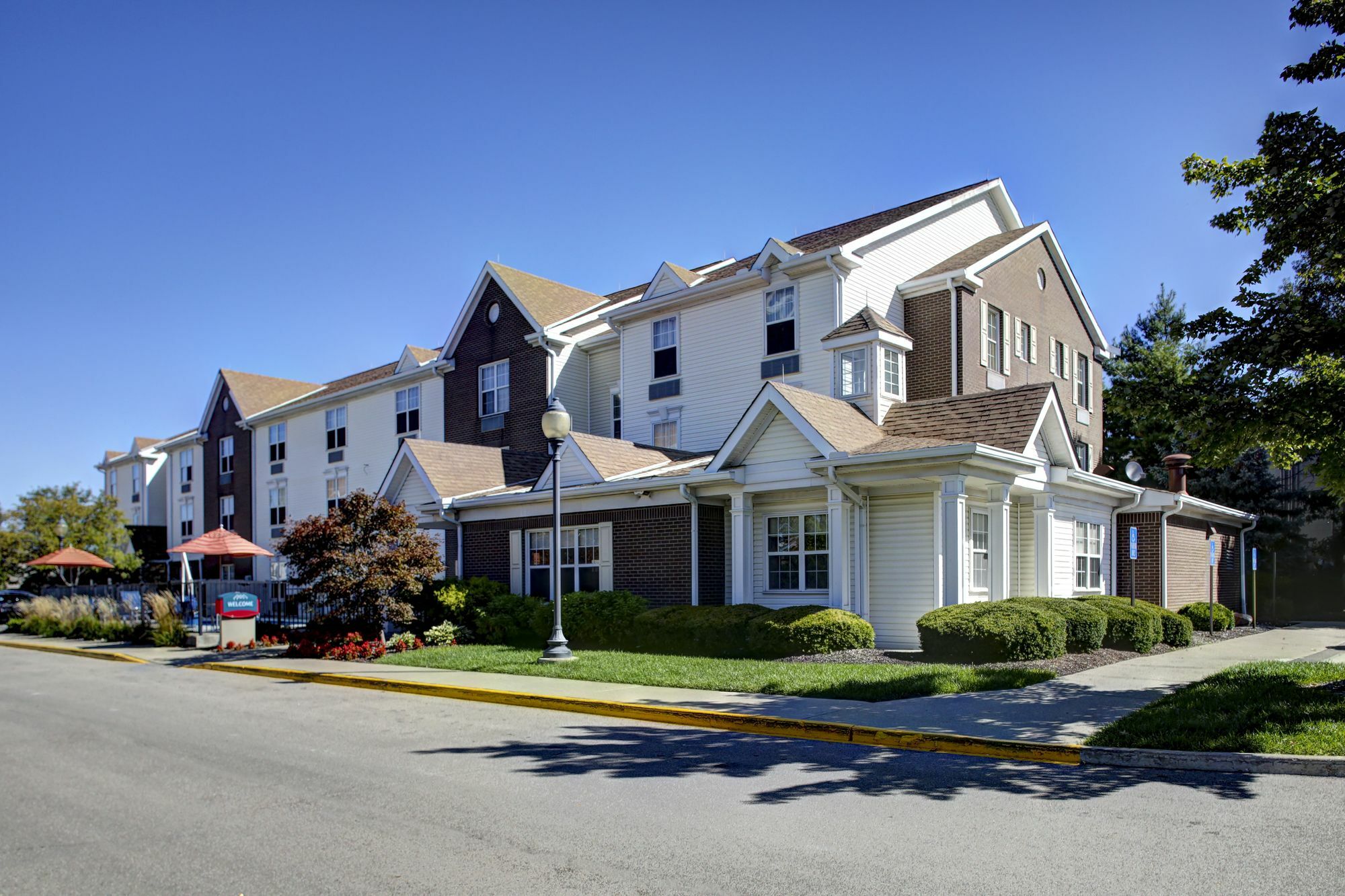 Birch Hills Suites - Blue Ash Exterior foto