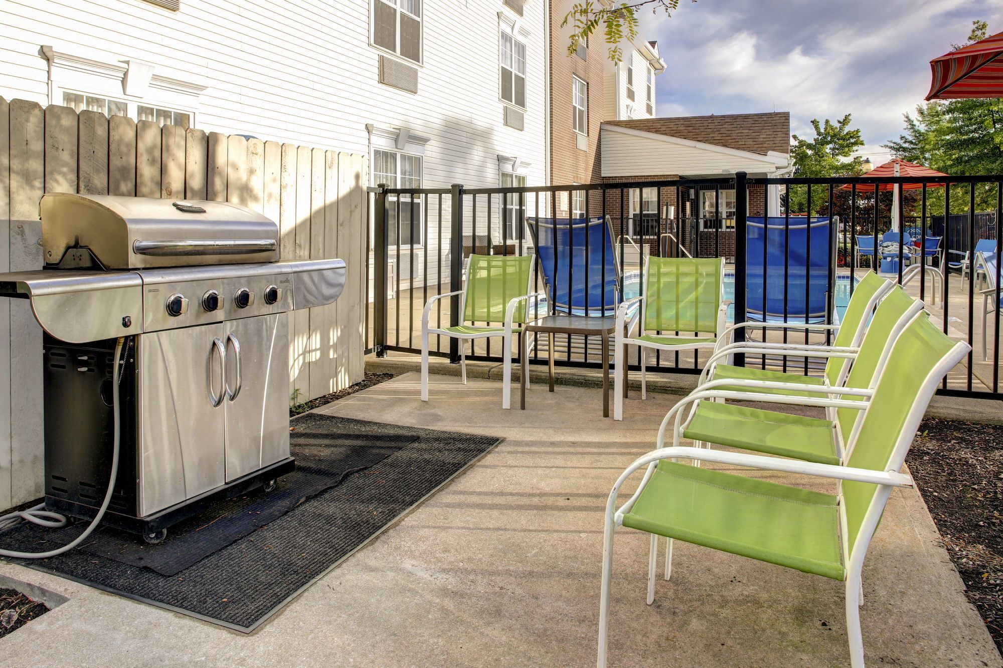 Birch Hills Suites - Blue Ash Exterior foto